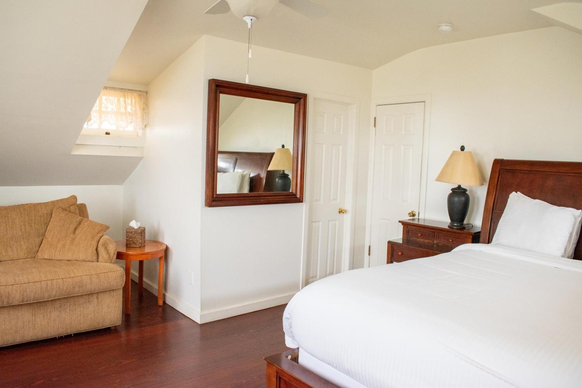 Superior Ocean View Queen Room with Private Balcony
