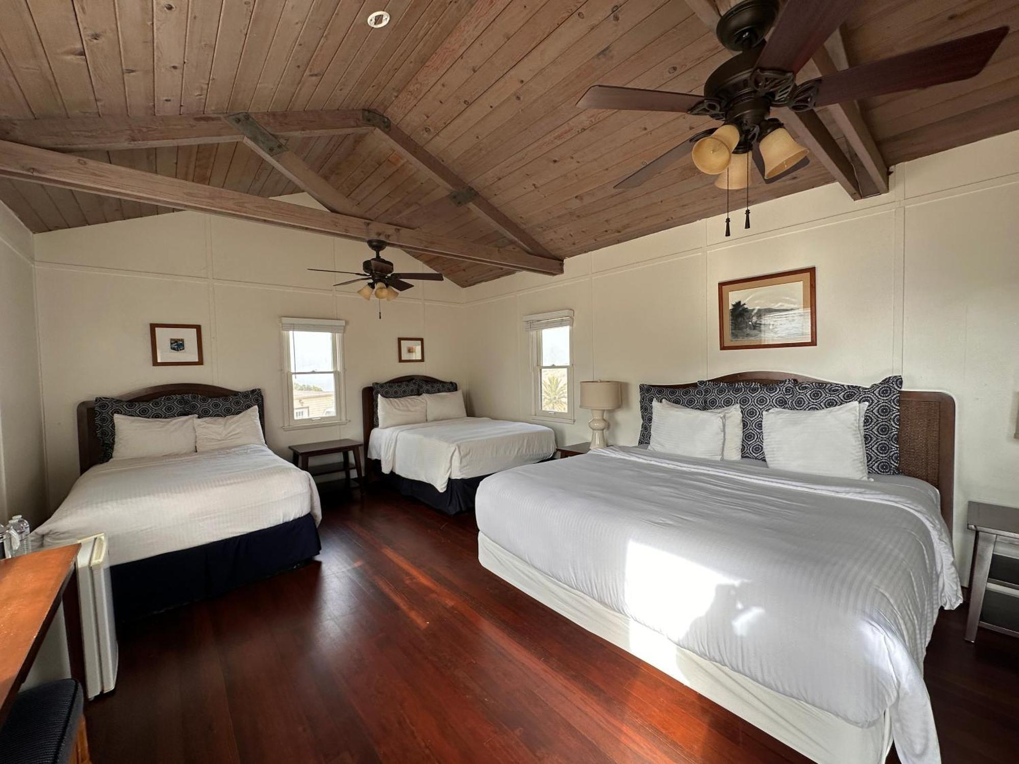 Queen Room with Two Twin Beds with Mountain view